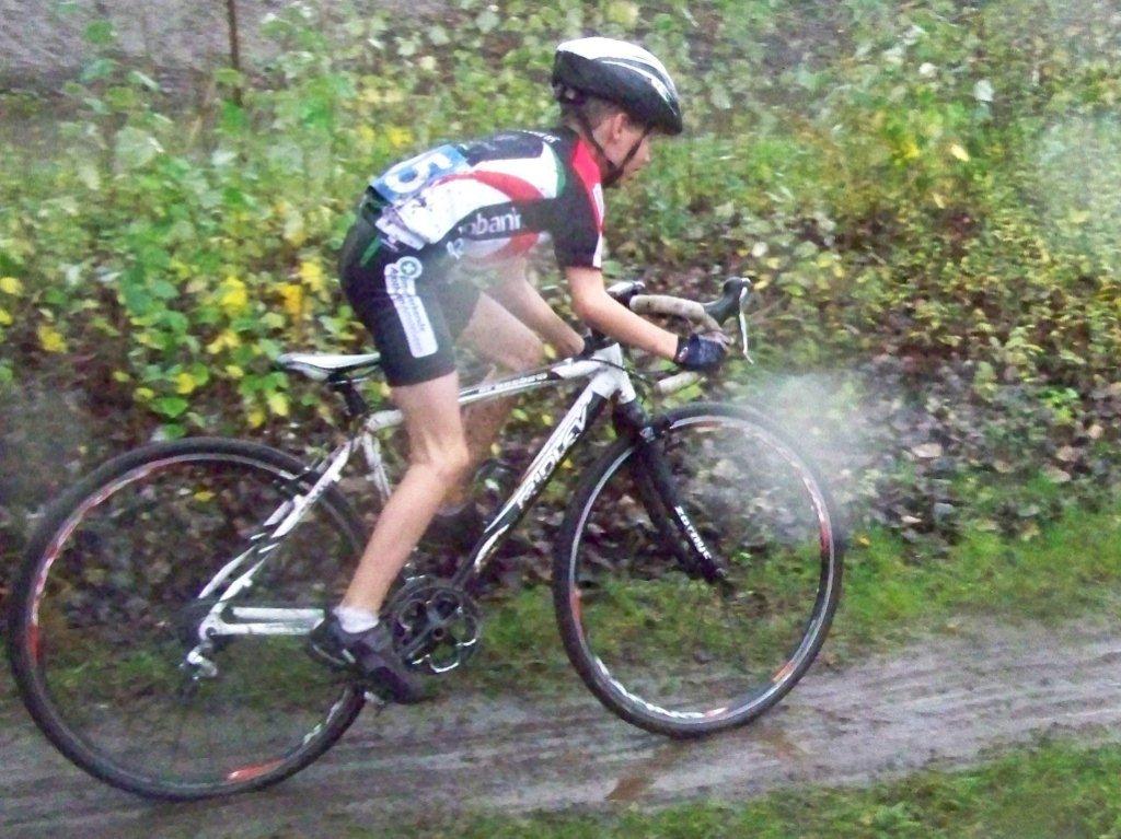 Menno Broex bikkelt in de modder van Amsterdam-Noord Menno Broex bikkelt in de modder van Amsterdam-Noord