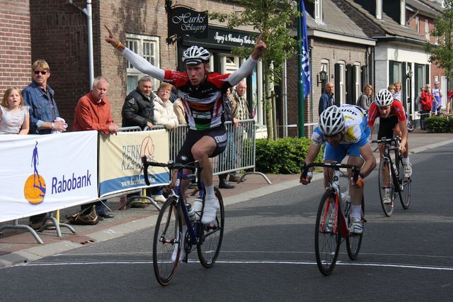 KJK wint, Lars derde KJK wint, Lars derde