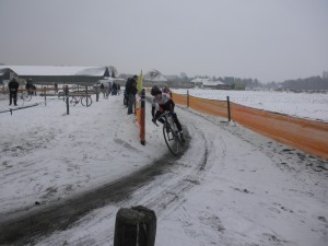 Scheuren door de sneeuw Scheuren door de sneeuw