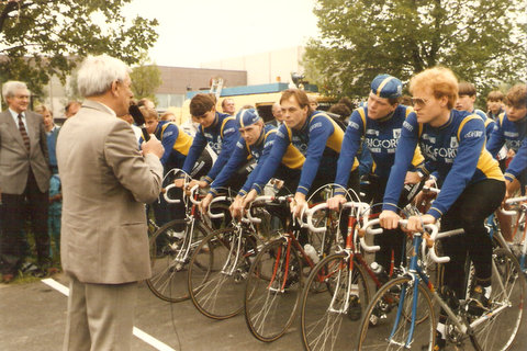 Opening Renners voor de start Opening Renners voor de start