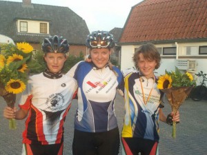 Bloemen voor Victor, Yvette en Koen Bloemen voor Victor, Yvette en Koen